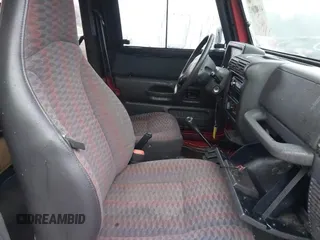 2000 Jeep Wrangler SE с VIN 1J4FA29P2YP778588, выставлен на аукционе IAAI как лот 41407892 с пробегом 126 372 миль миль и . История ставок и продаж доступна на DreamBid. Изображение 5.