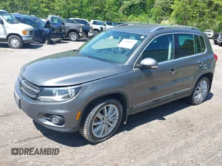2013 Volkswagen Tiguan SE z VIN WVGBV7AX1DW006709, wystawiony jako IAAI lot #42388899 z przebiegiem 150 903 mil mil oraz . Historia ofert i sprzedaży dostępna na DreamBid. Obrazek 2.