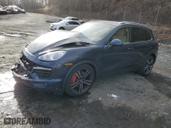 2012 Porsche Cayenne Turbo z VIN WP1AC2A29CLA83629, wystawiony jako Copart lot #83067994 z przebiegiem Nie podano mil oraz Szkoda całkowita • Salvage title. Historia ofert i sprzedaży dostępna na DreamBid. Obrazek 1.