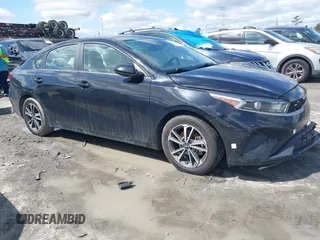 2022 Kia Forte LXS z VIN 3KPF24AD8NE419189, wystawiony jako IAAI lot #41983931 z przebiegiem 120 000 mil mil oraz . Historia ofert i sprzedaży dostępna na DreamBid. Obrazek 1.