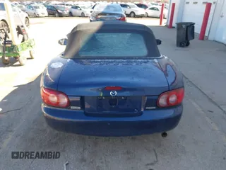 2002 Mazda MX-5 Miata Cloth z VIN JM1NB353920234533, wystawiony jako IAAI lot #41735487 z przebiegiem 112 661 mil mil oraz . Historia ofert i sprzedaży dostępna na DreamBid. Obrazek 16.