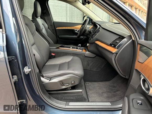 2024 Volvo XC90 Plus Bright Theme with VIN YV4062PE3R1155917, listed as a Copart auction lot 44853265 with 7,968 mi miles and Salvage title. Bid and sale history available at DreamBid. Image 7.