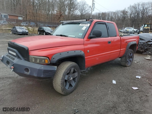 2000 Dodge Ram 1500 with VIN 3B7HF13Z3YG146692, listed as a Copart auction lot 84832814 with 0 mi miles and Salvage Title. Bid and sale history available at carsss.com. Image 1.