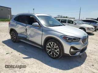 2021 BMW X1 sDrive28i z VIN WBXJG7C04M5T32801, wystawiony jako Copart lot #52046425 z przebiegiem 45 584 mil mil oraz Szkody całkowita. Historia ofert i sprzedaży dostępna na DreamBid. Obrazek 4.