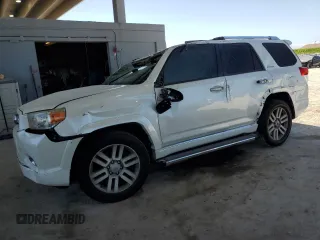 2010 Toyota 4Runner SR5 z VIN JTEZU5JR1A5010641, wystawiony jako Copart lot #57826715 z przebiegiem 119 912 mil mil oraz Nie do naprawy • Non repairable. Historia ofert i sprzedaży dostępna na DreamBid. Obrazek 1.