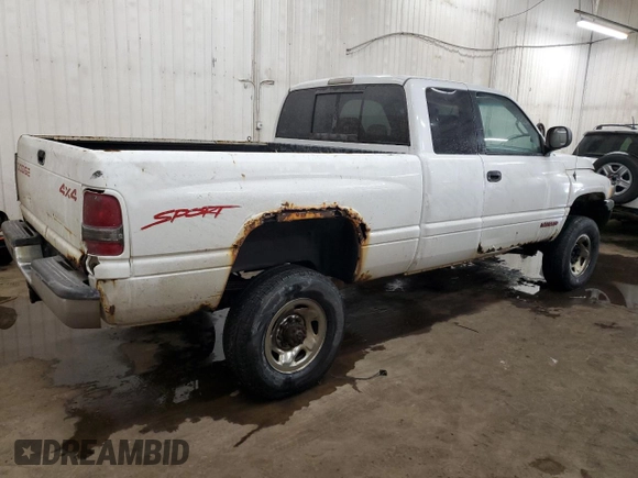 1998 Dodge Ram 2500 with VIN 3B7KF22Z0WG106242, listed as a Copart auction lot 43757935 with 231,819 mi miles and Clean Title. Bid and sale history available at carsss.com. Image 3.