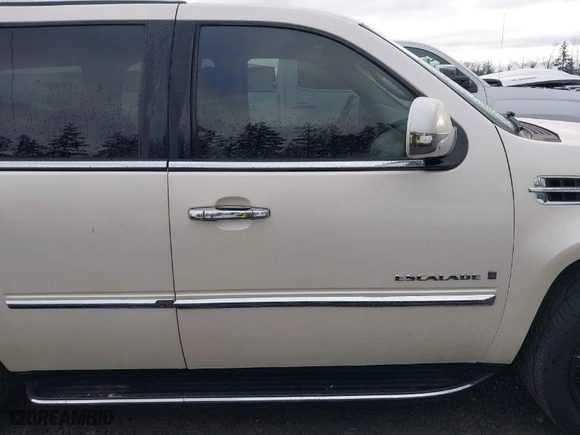 2009 Cadillac Escalade with VIN 1GYFK13219R153545, listed as a IAAI auction lot 41403646 with 148,467 mi miles. Bid and sale history available at carsss.com. Image 13.