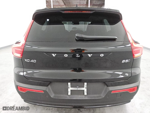 2025 Volvo XC40 Plus Dark Theme with VIN YV4L12UC0S2501274, listed as a Copart auction lot 50842025 with 8,523 mi miles and Clean Title. Bid and sale history available at carsss.com. Image 6.