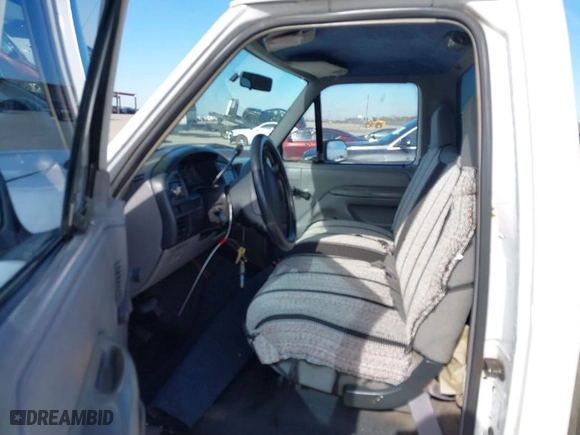 1996 Ford F-150 Special with VIN 1FTEF15Y4TLA30114, listed as a IAAI auction lot 41258825 with 177,250 mi miles. Bid and sale history available at carsss.com. Image 5.