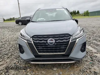 2023 Nissan Kicks SR z VIN 3N1CP5DV1PL536970, wystawiony jako Copart lot #51525175 z przebiegiem 14 655 mil mil oraz Szkoda całkowita • Salvage title. Historia ofert i sprzedaży dostępna na DreamBid. Obrazek 5.