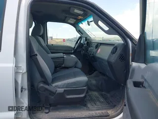 2011 Ford F-250 XL z VIN 1FT7W2B6XBEC15207, wystawiony jako IAAI lot #42484763 z przebiegiem 84 620 mil mil oraz . Historia ofert i sprzedaży dostępna na DreamBid. Obrazek 5.
