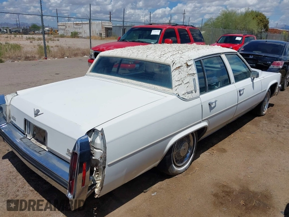 1984 Cadillac DeVille z VIN 1G6AM6989E9064371, wystawiony jako IAAI lot #42365461 z przebiegiem 42 401 mil mil oraz . Historia ofert i sprzedaży dostępna na DreamBid. Obrazek 4.