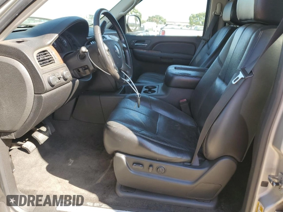 2007 GMC Yukon SLE z VIN 1GKFK13007J260249, wystawiony jako Copart lot #57646525 z przebiegiem 325 491 mil mil oraz Szkoda całkowita • Salvage title. Historia ofert i sprzedaży dostępna na DreamBid. Obrazek 7.