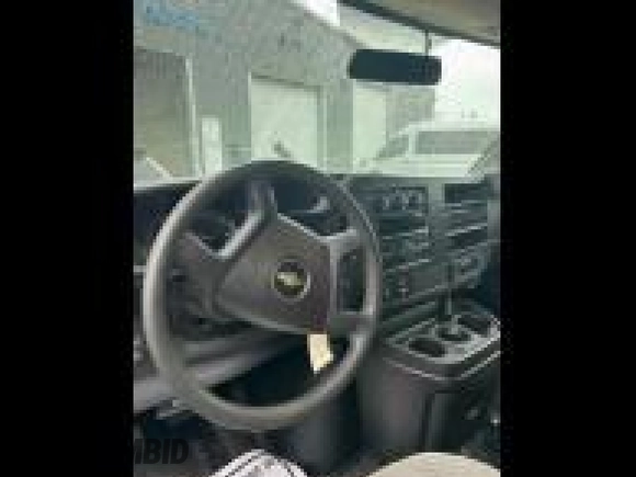 2017 Chevrolet Express Cargo z VIN 1GCWGAFF3H1158281, wystawiony jako IAAI lot #42566227 z przebiegiem 212 348 mil mil oraz . Historia ofert i sprzedaży dostępna na DreamBid. Obrazek 22.