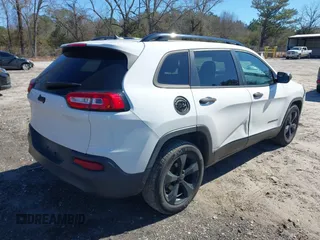 2017 Jeep Cherokee Sport z VIN 1C4PJLAB2HW654617, wystawiony jako IAAI lot #41595886 z przebiegiem 226 290 mil mil oraz . Historia ofert i sprzedaży dostępna na DreamBid. Obrazek 4.