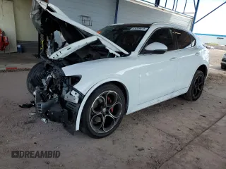 2020 Alfa Romeo Stelvio Ti z VIN ZASPAKBN5L7C74328, wystawiony jako Copart lot #53209615 z przebiegiem Nie podano mil oraz Szkoda całkowita • Salvage title. Historia ofert i sprzedaży dostępna na DreamBid. Obrazek 1.