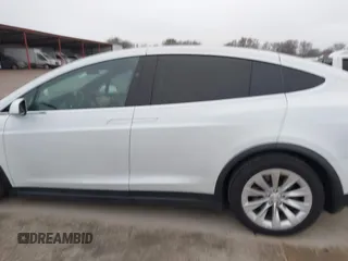 2020 Tesla Model X Long Range with VIN 5YJXCDE2XLF284847, listed as a IAAI auction lot 41595151 with 29,466 mi miles. Bid and sale history available at carsss.com. Image 15.