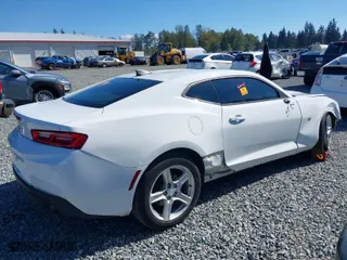 2018 Chevrolet Camaro 1LT with VIN 1G1FB1RX4J0147555, listed as a IAAI auction lot 40339823 with 1 mi miles. Bid and sale history available at carsss.com. Image 4.