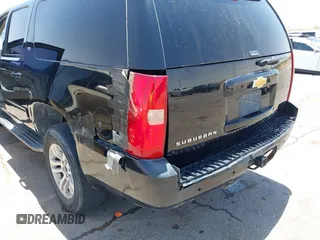 2013 Chevrolet Suburban LT z VIN 1GNSCJE02DR176393, wystawiony jako IAAI lot #42483598 z przebiegiem 266 075 mil mil oraz . Historia ofert i sprzedaży dostępna na DreamBid. Obrazek 6.