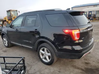 2017 Ford Explorer XLT z VIN 1FM5K8DH2HGA48337, wystawiony jako Copart lot #48698305 z przebiegiem 130 341 mil mil oraz Szkoda całkowita • Salvage title. Historia ofert i sprzedaży dostępna na DreamBid. Obrazek 2.