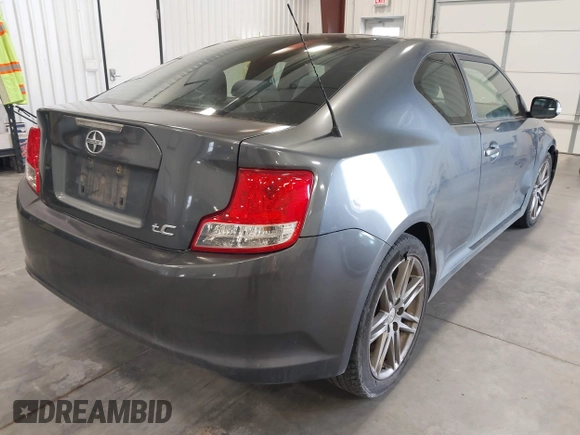 2011 Scion tC z VIN JTKJF5C79B3008777, wystawiony jako IAAI lot #41872563 z przebiegiem 149 715 mil mil oraz . Historia ofert i sprzedaży dostępna na DreamBid. Obrazek 4.
