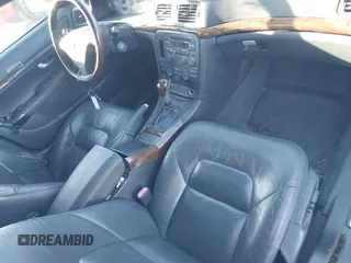 2005 Volvo S80 with VIN YV1TS592051395169, listed as a IAAI auction lot 41202944 with 187,072 mi miles. Bid and sale history available at carsss.com. Image 5.