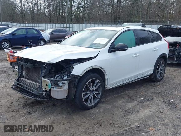 2015 Volvo V60 Cross Country T5 with VIN YV4612HK7F1001607, listed as a IAAI auction lot 41216339 with 138,069 mi miles. Bid and sale history available at carsss.com. Image 18.
