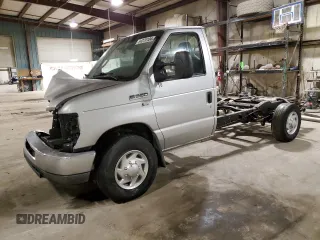 2016 Ford Econoline Commercial with VIN 1FDWE3FL4GDC38852, listed as a Copart auction lot 84379104 with 133,182 mi miles and Salvage Title. Bid and sale history available at carsss.com. Image 1.
