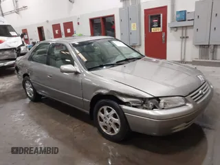 1997 Toyota Camry LE z VIN JT2BF22K4V0081408, wystawiony jako IAAI lot #41285845 z przebiegiem 143 228 mil mil oraz . Historia ofert i sprzedaży dostępna na DreamBid. Obrazek 1.
