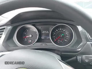 2018 Volkswagen Tiguan S z VIN 3VV0B7AX4JM124500, wystawiony jako IAAI lot #41974671 z przebiegiem 76 970 mil mil oraz . Historia ofert i sprzedaży dostępna na DreamBid. Obrazek 7.