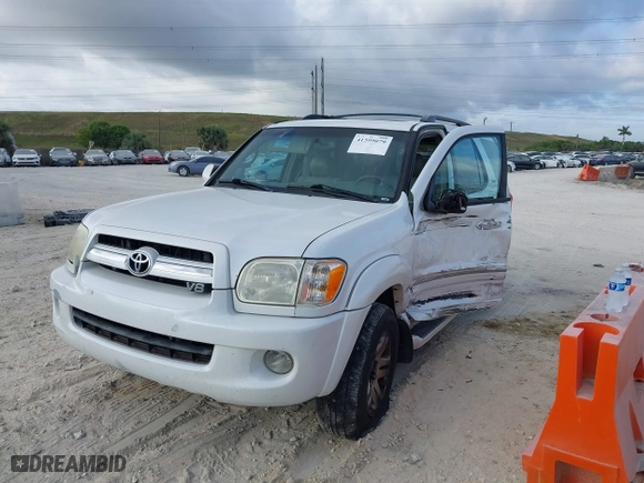 2006 Toyota Sequoia Limited with VIN 5TDBT48A86S270247, listed as a IAAI auction lot 41599079 with 317,733 mi miles. Bid and sale history available at carsss.com. Image 17.