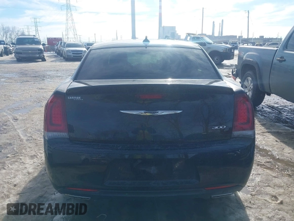 2020 Chrysler 300 S z VIN 2C3CCABT0LH180828, wystawiony jako IAAI lot #41370520 z przebiegiem 47 258 mil mil oraz . Historia ofert i sprzedaży dostępna na DreamBid. Obrazek 16.