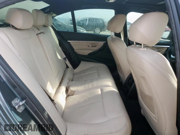 2016 BMW 3 Series 328i z VIN WBA8E9C52GK646717, wystawiony jako Copart lot #58204995 z przebiegiem 70 525 mil mil oraz Szkoda całkowita • Salvage title. Historia ofert i sprzedaży dostępna na DreamBid. Obrazek 10.