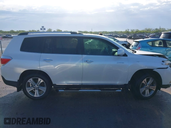 2012 Toyota Highlander Limited z VIN 5TDYK3EH4CS055758, wystawiony jako IAAI lot #42087650 z przebiegiem 108 221 mil mil oraz . Historia ofert i sprzedaży dostępna na DreamBid. Obrazek 14.