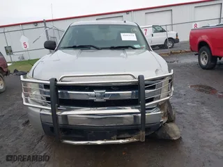 2007 Chevrolet Silverado 1500 LS with VIN 2GCEK13C071562250, listed as a IAAI auction lot 41093124 with 210,192 mi miles. Bid and sale history available at carsss.com. Image 12.