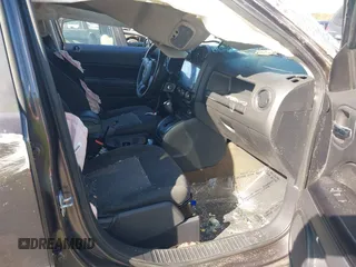 2016 Jeep Patriot High Altitude z VIN 1C4NJRFB9GD697039, wystawiony jako IAAI lot #40675896 z przebiegiem 69 545 mil mil oraz . Historia ofert i sprzedaży dostępna na DreamBid. Obrazek 5.