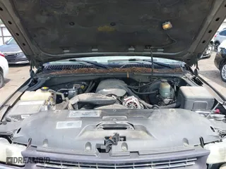2002 Chevrolet Silverado 1500 LS with VIN 2GCEC19T921110469, listed as a IAAI auction lot 39912012 with 288,705 mi miles. Bid and sale history available at carsss.com. Image 10.