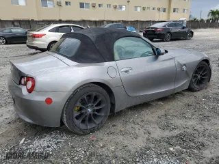 2005 BMW Z4 2.5i with VIN 4USBT33505LS53733, listed as a Copart auction lot 52353485 with 0 mi miles and Salvage Title. Bid and sale history available at carsss.com. Image 3.