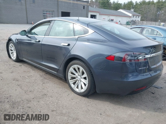 2017 Tesla Model S 100D z VIN 5YJSA1E28HF229836, wystawiony jako IAAI lot #42011901 z przebiegiem 81 012 mil mil oraz . Historia ofert i sprzedaży dostępna na DreamBid. Obrazek 3.