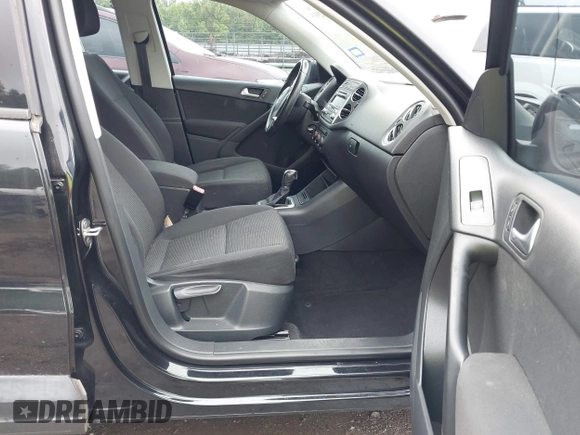 2013 Volkswagen Tiguan SE with VIN WVGAV7AX6DW544544, listed as a IAAI auction lot 42362914 with 119,754 mi miles and . Bid and sale history available at DreamBid. Image 5.
