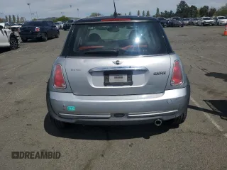 2005 MINI Hardtop z VIN WMWRC33405TJ64270, wystawiony jako Copart lot #52730515 z przebiegiem 99 702 mil mil oraz Szkoda całkowita • Salvage title. Historia ofert i sprzedaży dostępna na DreamBid. Obrazek 6.
