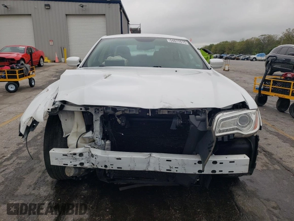 2014 Chrysler 300 z VIN 2C3CCAAG7EH148451, wystawiony jako Copart lot #54672815 z przebiegiem 154 241 mil mil oraz Szkoda całkowita • Salvage title. Historia ofert i sprzedaży dostępna na DreamBid. Obrazek 5.