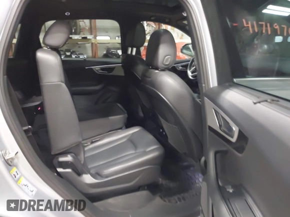 2018 Audi Q7 Premium Plus with VIN WA1LHAF76JD020886, listed as a IAAI auction lot 41719704 with 69,157 mi miles. Bid and sale history available at carsss.com. Image 8.