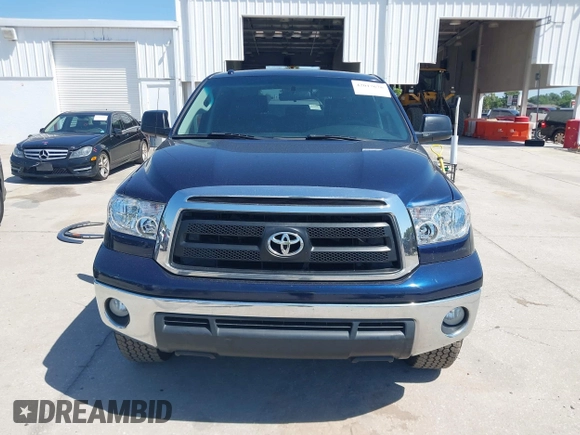 2011 Toyota Tundra z VIN 5TFEY5F17BX103583, wystawiony jako IAAI lot #42017676 z przebiegiem 158 466 mil mil oraz . Historia ofert i sprzedaży dostępna na DreamBid. Obrazek 12.