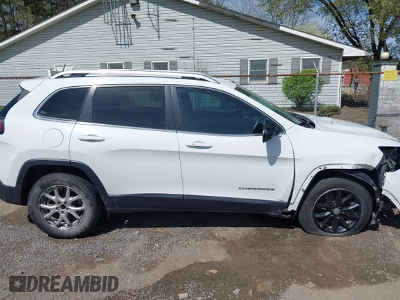 2015 Jeep Cherokee Latitude with VIN 1C4PJLCS3FW670254, listed as a IAAI auction lot 42060659 with 164,291 mi miles. Bid and sale history available at carsss.com. Image 14.