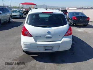 2007 Nissan Versa S z VIN 3N1BC13E37L457284, wystawiony jako IAAI lot #42327441 z przebiegiem 255 089 mil mil oraz . Historia ofert i sprzedaży dostępna na DreamBid. Obrazek 14.