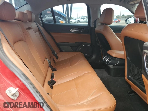2020 Alfa Romeo Giulia z VIN ZARFAMAN0L7631101, wystawiony jako Copart lot #62569805 z przebiegiem 27 223 mil mil oraz Czysty tytuł • Clean title. Historia ofert i sprzedaży dostępna na DreamBid. Obrazek 10.