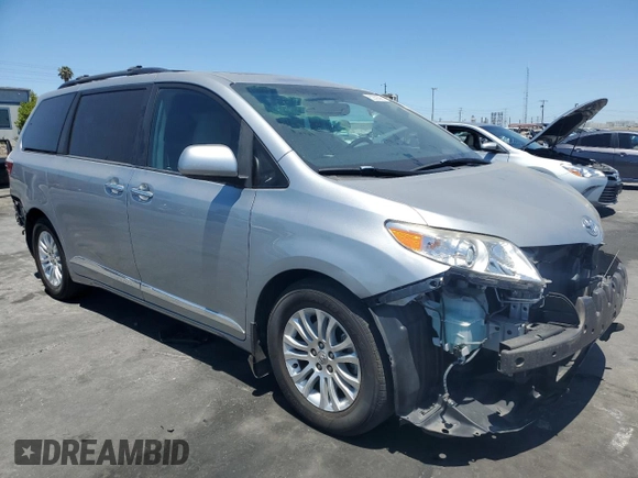 2017 Toyota Sienna XLE Auto Access Seat with VIN 5TDYZ3DC7HS851736, listed as a Copart auction lot 62350585 with 71,833 mi miles and Salvage title. Bid and sale history available at DreamBid. Image 4.