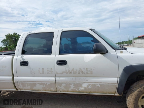 2006 GMC Sierra 2500HD SLE with VIN 1GTHC23U36F157077, listed as a IAAI auction lot 42438080 with Not provided miles and . Bid and sale history available at DreamBid. Image 13.