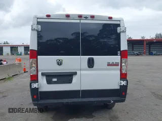 2017 Ram ProMaster Cargo z VIN 3C6TRVAG9HE546267, wystawiony jako IAAI lot #42180933 z przebiegiem 78 805 mil mil oraz . Historia ofert i sprzedaży dostępna na DreamBid. Obrazek 17.